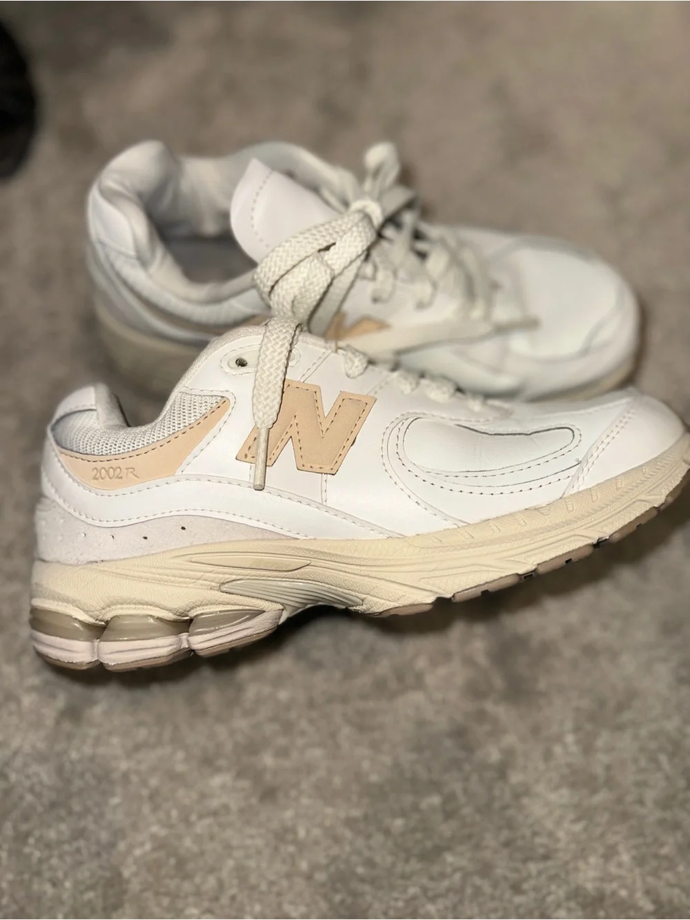 New Balance Kids White & Beige Low-Top Sneakers